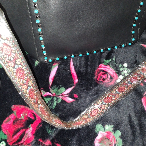 Two piece set black leather tote with long adjustable strap and large makeup bag - Picture 4 of 7